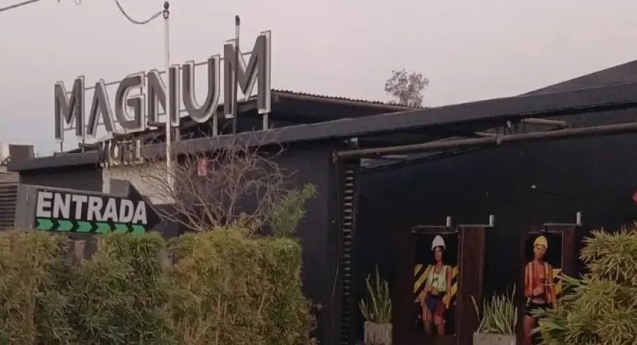 SANTIAGO DEL ESTERO: Su madre lo denunció como desaparecido; él estaba en un motel con 4 personas más