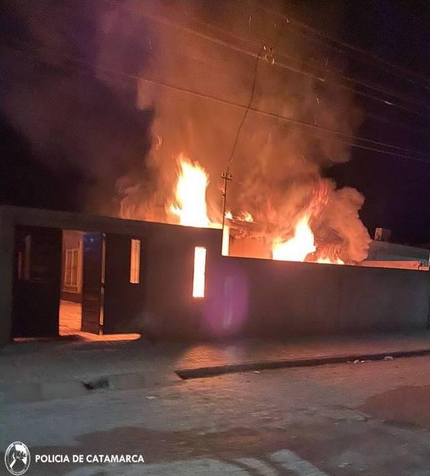 TINOGASTA: Voraz incendio de una cabaña 