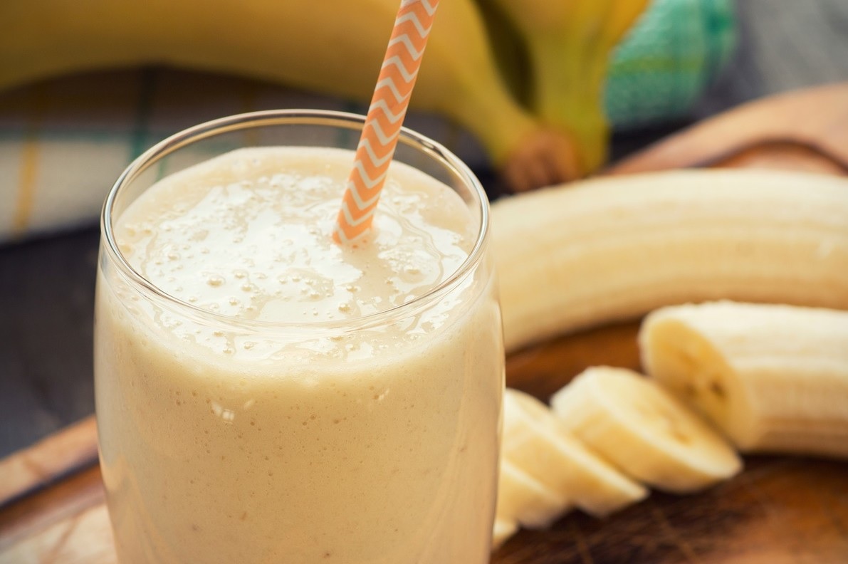 Cuáles son los beneficios del licuado de banana con leche