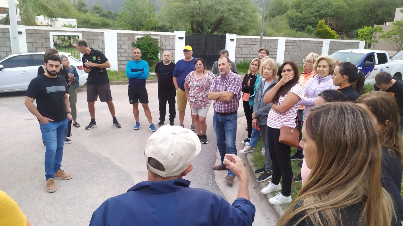 El Ministerio de Seguridad Miguel Ángel Zárate recorre los barrios para escuchar inquietudes de los vecinos