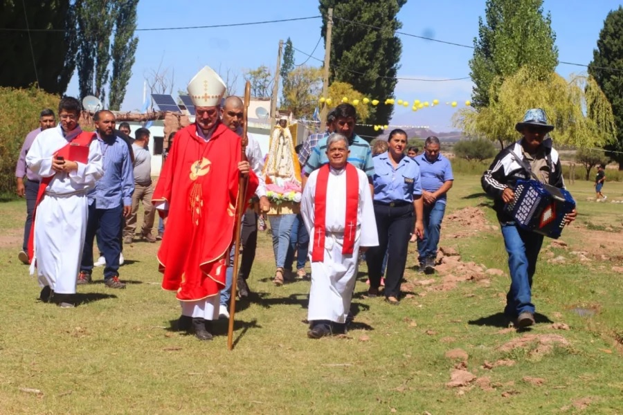 VINCHINA: Valle Hermoso recibió la visita del obispo Dante Braida