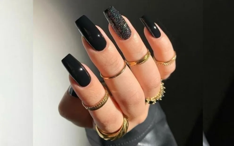 Ni rojo ni negro: la nueva tendencia en manicura que destierra a los cl&aacute;sicos este oto&ntilde;o