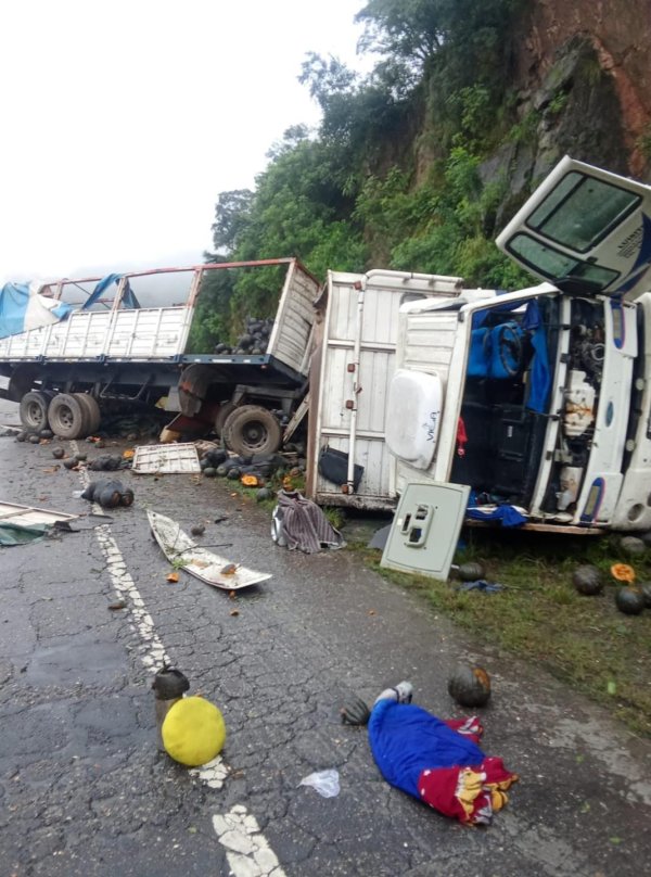 CATAMARCA: Volc&oacute; un cami&oacute;n en la Cuesta del Totoral