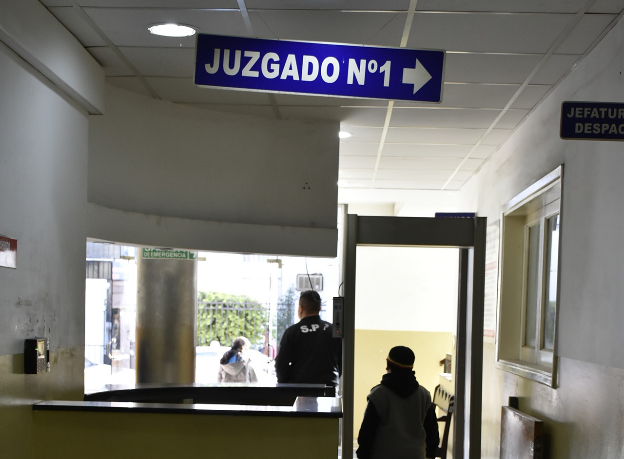 LA JUSTICIA ORDENÓ EL PROCESAMIENTO DE UN HOMBRE POR EL ROBO DE TARJETAS DE CRÉDITO Y POSTERIOR USO DE LAS MISMAS