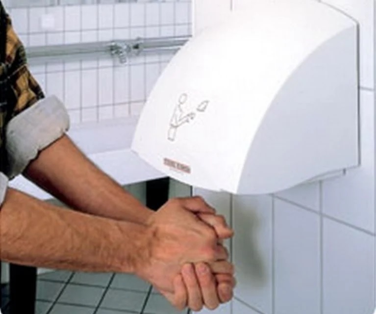 Explicación científica: Por qué no usar secadores de manos en baños públicos