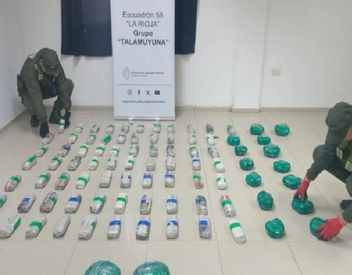 Secuestran m&aacute;s de 15 kilos de marihuana que ven&iacute;an en una encomienda a la Capital