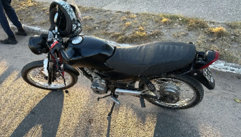 Motociclista sufri&oacute; una fuerte ca&iacute;da y fue trasladado con lesiones graves frente al Hospital de la Madre y el Ni&ntilde;o