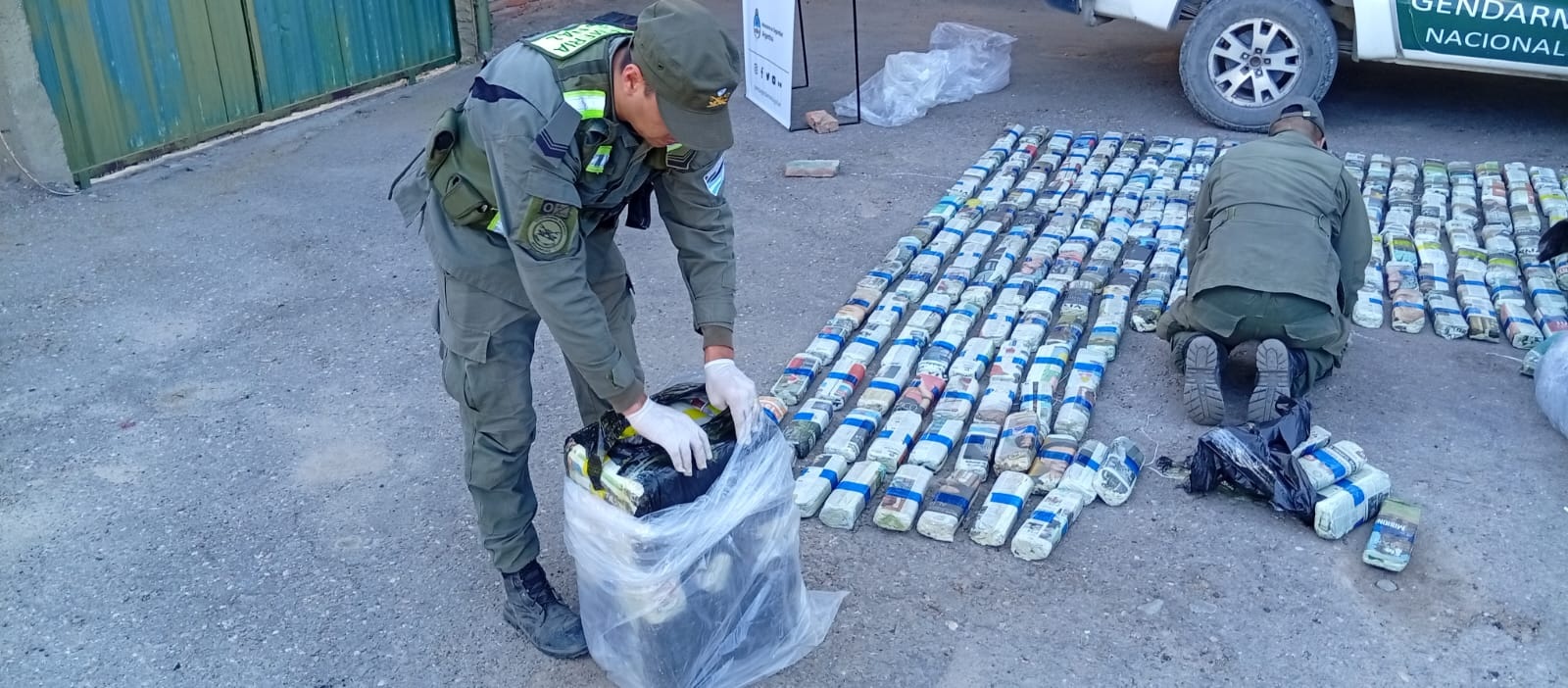 CATAMARCA: Interceptaron dos vehículos que intentaron fugarse con hojas de coca y marihuana