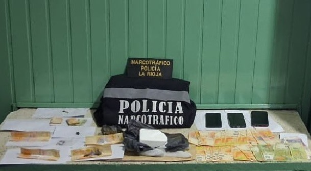 ARAUCO: Incautan cocaína y marihuana en un operativo sobre Ruta 9 