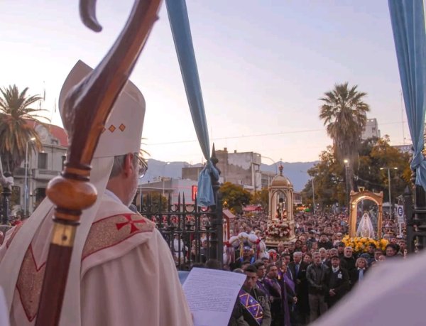 &iquest;SABIAS PORQU&Eacute; LA VIRGEN DEL VALLE ACOMPA&Ntilde;A A SAN NICOL&Aacute;S DE BARI EN LA PROCESI&Oacute;N DE INVIERNO EN LA RIOJA?