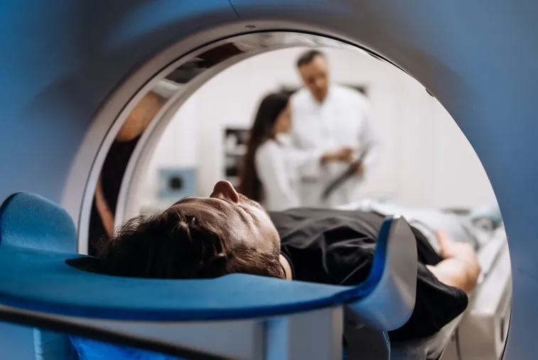 Murió un hombre tras ser succionado por una máquina de resonancia magnética