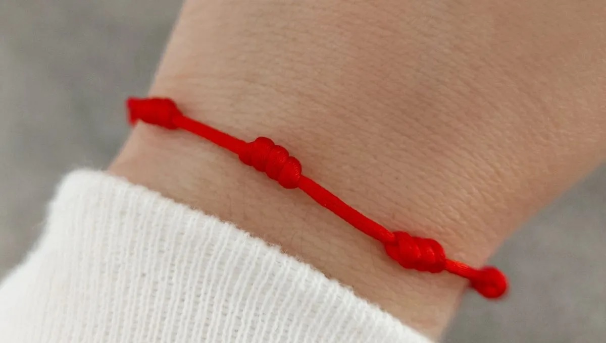Cómo usar y activar la pulsera de los siete nudos