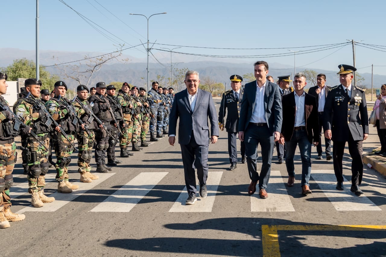 La Policía de Catamarca celebró un nuevo aniversario con un gran desfile