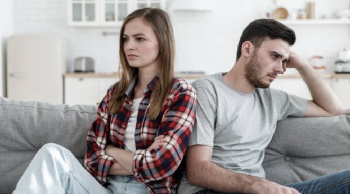 Las 5 cosas que una persona enamorada deja de hacer cuando el amor se apaga