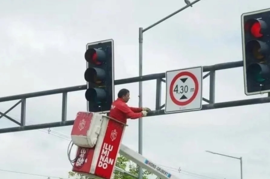 Endurecen los controles de tr&aacute;nsito y retendr&aacute;n veh&iacute;culos por cruzar el sem&aacute;foro en rojo