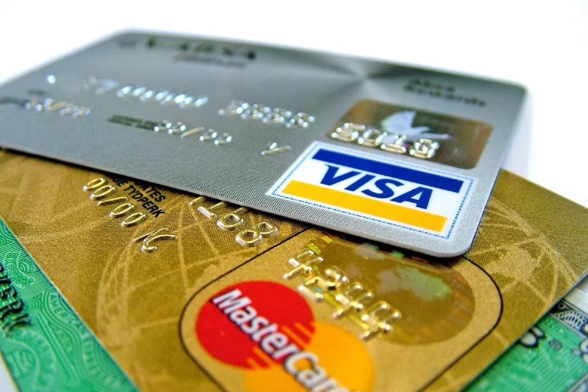 Tarjetas de crédito en alerta: Tarifazo de Visa y Mastercard