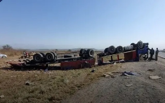 Volcó un camión en Rosario de la Frontera y la empresa decidió regalar la mercadería a la gente