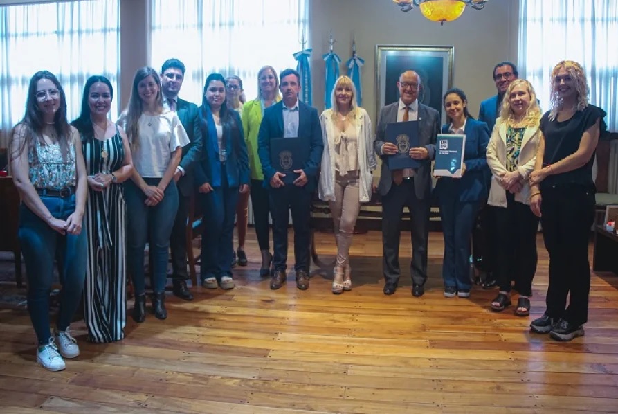  FARMANOR:  Se lanzó oficialmente la Tarjeta Joven que beneficiará a estudiantes y graduados/as de la UNLaR 