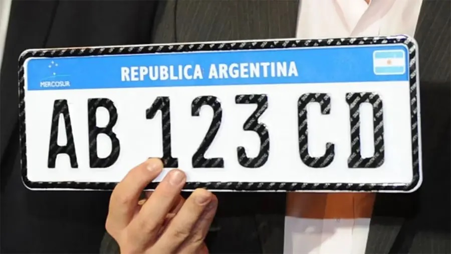 Autorizan a circular con patentes de papel por falta de insumos para entregar las de chapa