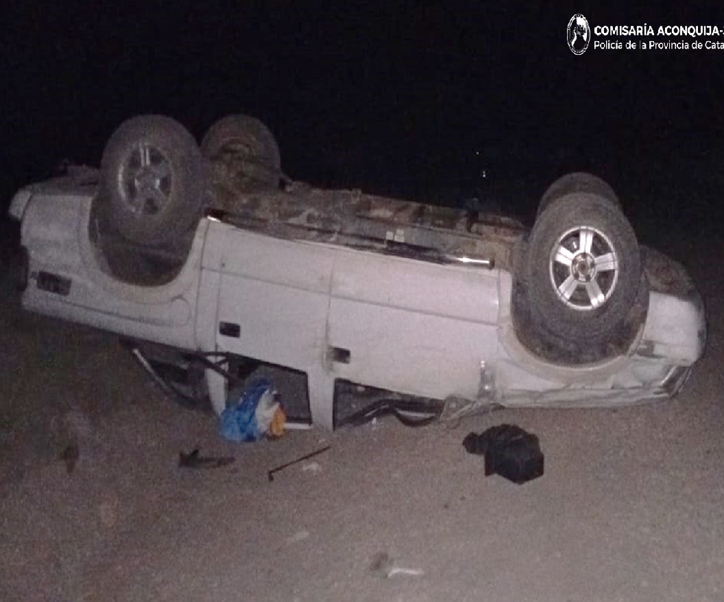 CATAMARCA: Perdió el control de la camioneta y volcó