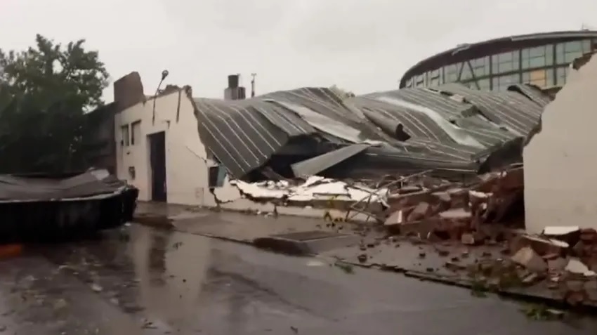 TRAGEDIA EN BAHÍA BLANCA: Un violento temporal deja al menos 13 muertos y decenas de heridos