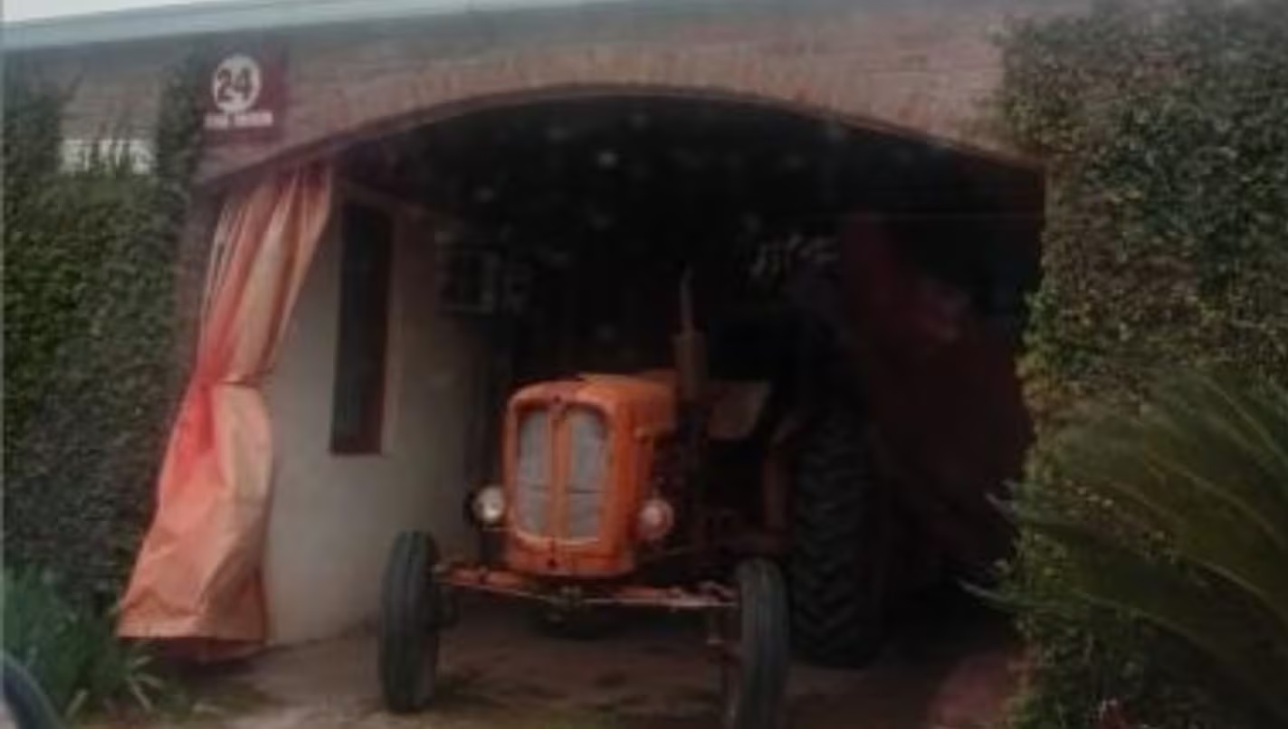 INSOLITO: Un peón rural entró con un tractor a un hotel alojamiento en Santa Fe